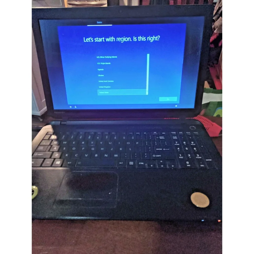 Toshiba Satellite Laptop C55-B5296 W/ Power Cord READ